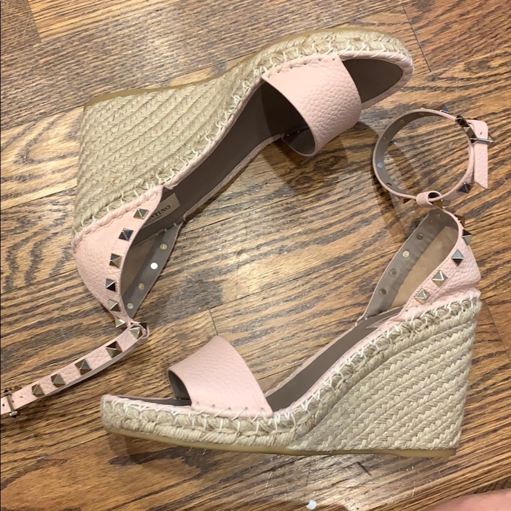 Valentino rockstud pink leather wedge espadrilles - Picture 2 of 10